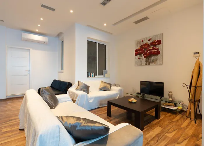 Blue Line Sliema خليج سانت بول