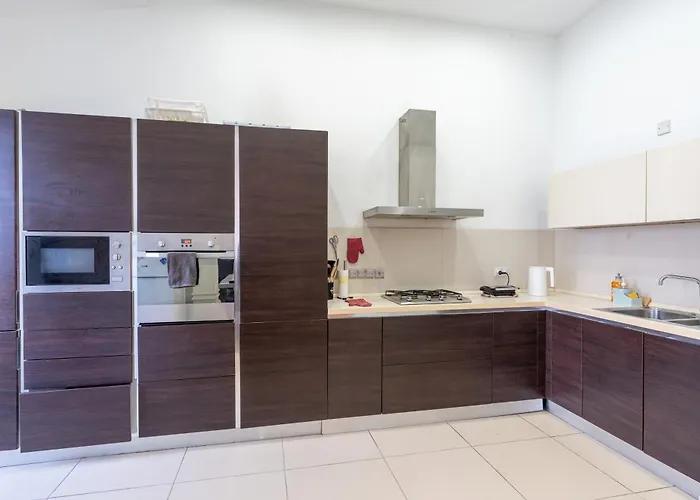 Blue Line Sliema ホームステイ セント・ポールズ・ベイ